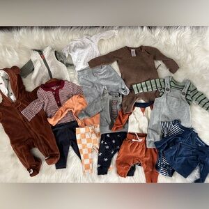 CUTE lot of Baby Clothes - Newborn - Cat & Jack, Carter’s, H&M - Boy or Girl